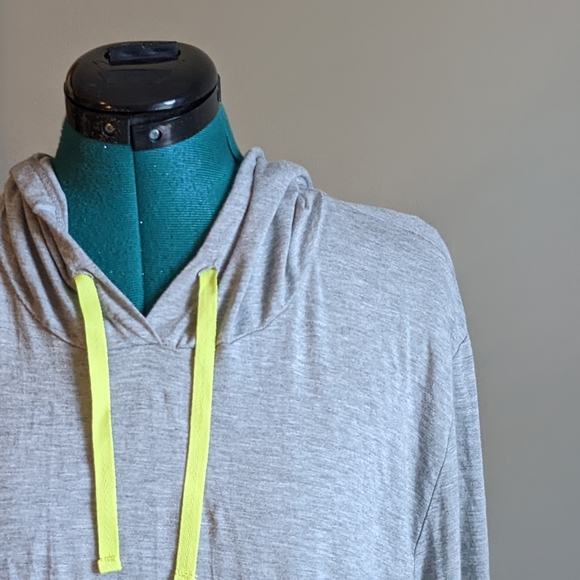 Spenglish Oversized Workout Top with Back Cutout - Size Small - Picture 9 of 9